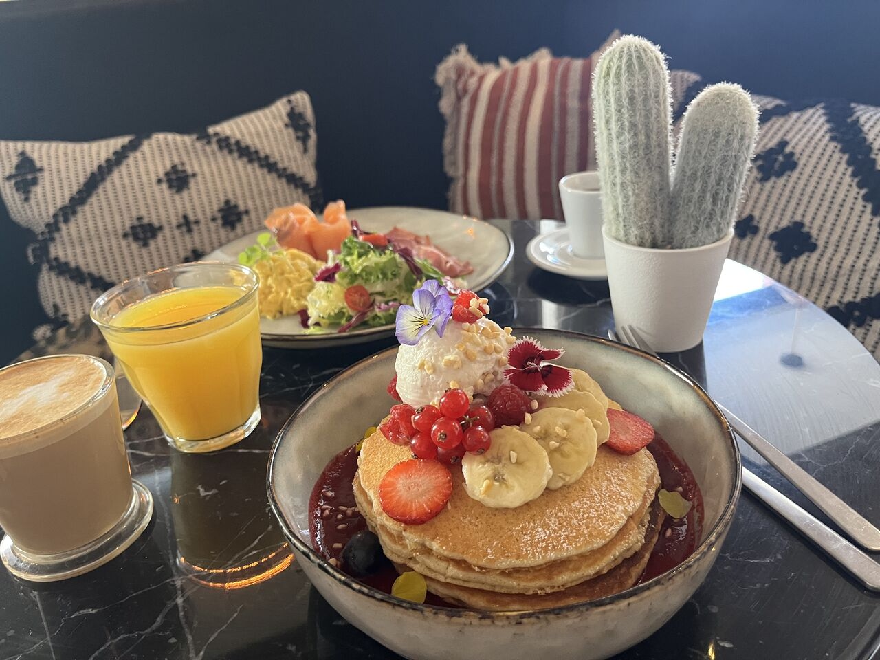 Pancakes et jus d'orange frais — brunch au 313